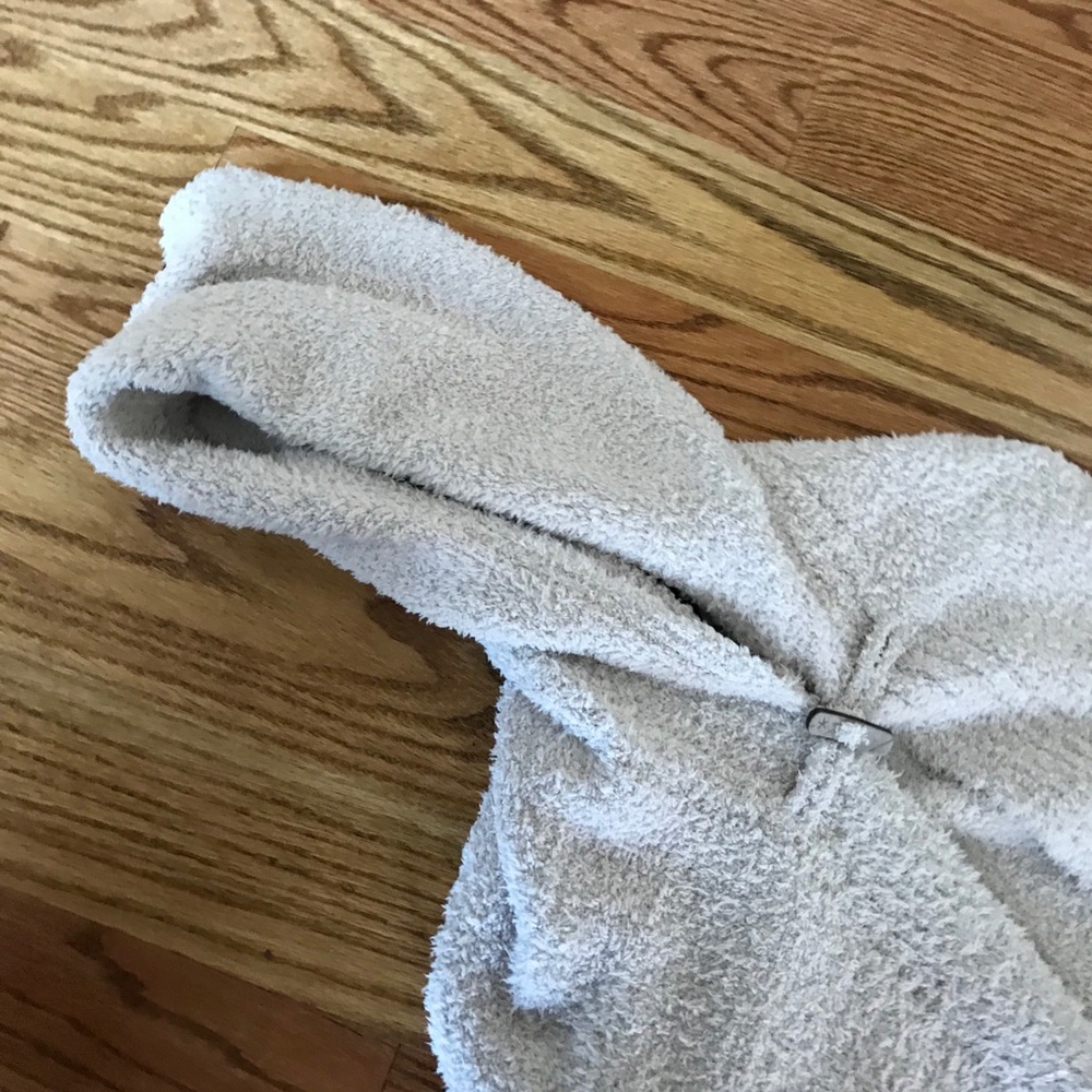 LAST ONE! Barefoot Dreams Hooded Shawl - Picture 4 of 7